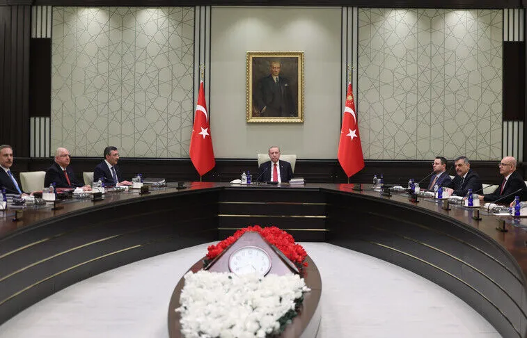 برئاسة الرئيس رجب طيب أردوغان مجلس الأمن القومي يدعو لتحرك دولي ضد إسرائيل لانتهاكها سيادة سوريا 